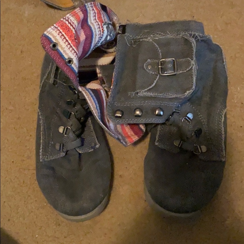 Roxy gray boots